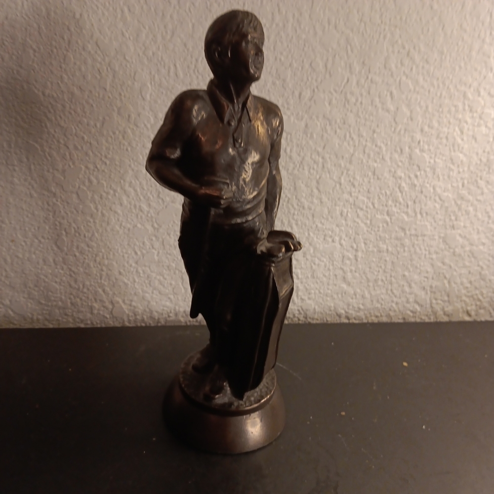 GORGEOUS NEW Austin Sculpture 9" Bronzed Golfer Figurine.